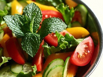Món salad ngon với nước sốt từ rau củ