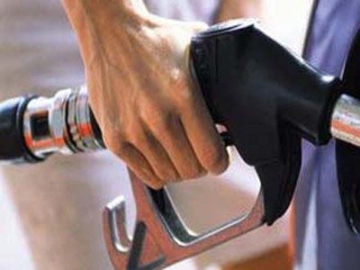 Giá dầu giảm 300-400 đồng/lít