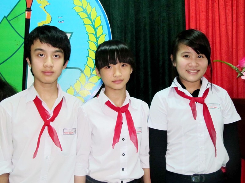 Nhóm Lan phim: Quang, Phương, Dung (từ trái qua)
