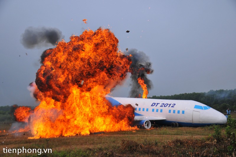 Diễn tập cứu hộ khẩn cấp máy bay gặp nạn