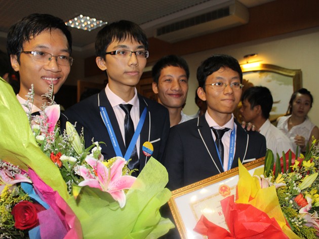 Sáu học sinh đoạt giải Olympic Toán quốc tế về nước
