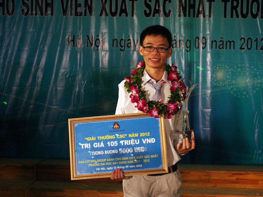 Nguyễn Đức Phúc nhận “Giải thưởng CSC” năm học 2012