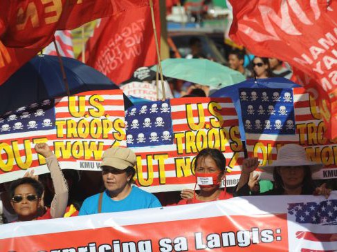 Phụ nữ Phillipines biểu tình phản đối quân đội Mỹ