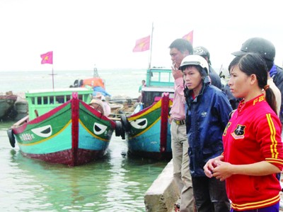 Con của ngư dân trên tàu ông Lưu mong từng ngày ba trở về Ảnh: Nguyễn Huy
