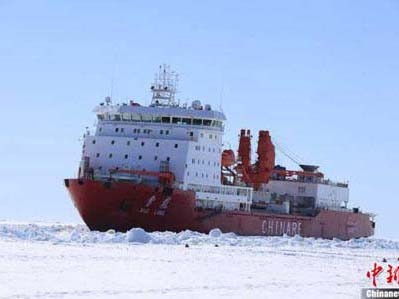 Giải cứu tàu Nga, tàu phá băng Trung Quốc bị mắc kẹt