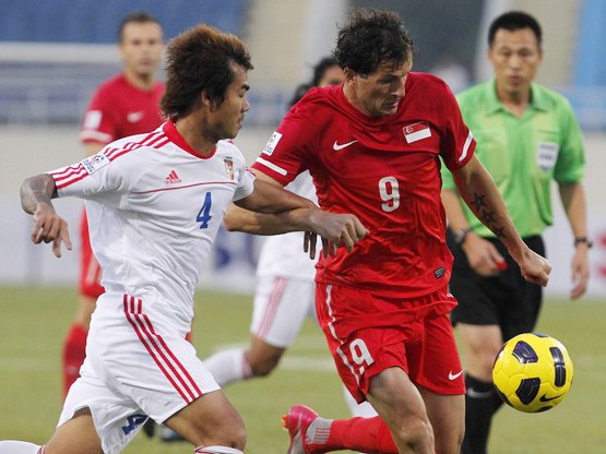 Singapore thắng Myanmar 2 - 1