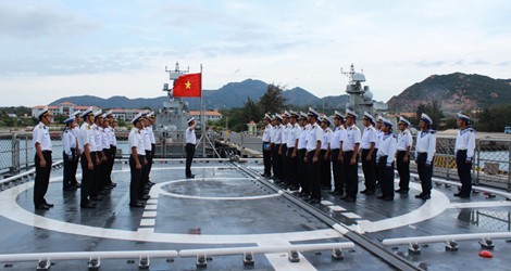 Dàn sĩ quan 8X trên chiến hạm Đinh Tiên Hoàng
