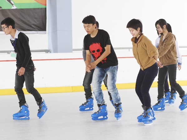 Trượt băng giữa lòng Hà Nội