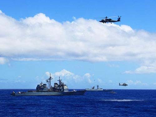 Hải quân Mỹ và Trung Quốc cùng tập trận tìm kiếm và cứu nạn xung quanh đảo Hawaii hồi tháng 9 Ảnh: TÂN HOA XÃ