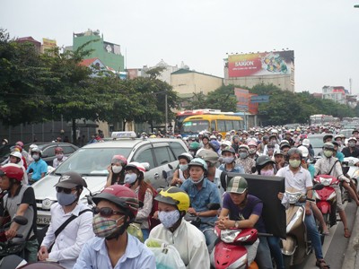 Vì sao 6 huyện ngoại thành Hà Nội chưa thu phí đường bộ xe máy?
