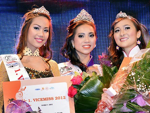 Thùy Linh đăng quang Hoa hậu người Việt tại CH Séc