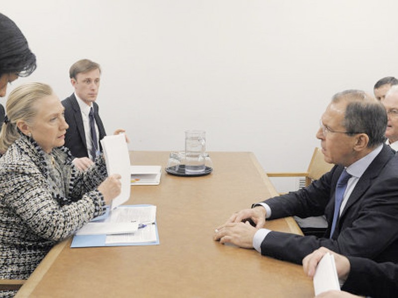 Ngoại trưởng Mỹ Hillary Clinton (trái) trong cuộc hội đàm với Ngoại trưởng Nga Sergei Lavrov tại New York Ảnh: Ria-Novosti