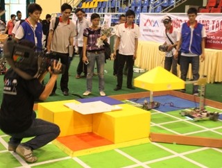 Đại học Lạc Hồng vô địch cuộc thi Robocon toàn quốc