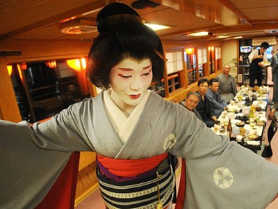 Kỳ lạ chàng geisha duy nhất ở Nhật Bản