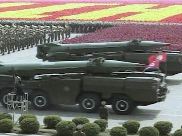 Vũ khí hạng nặng của Triều Tiên phô diễn trong cuộc diễu binh vừa qua ở Bình Nhưỡng Ảnh: msnbc.com