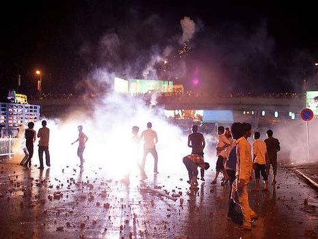 Phe đối lập biểu tình gây bạo loạn ở Campuchia