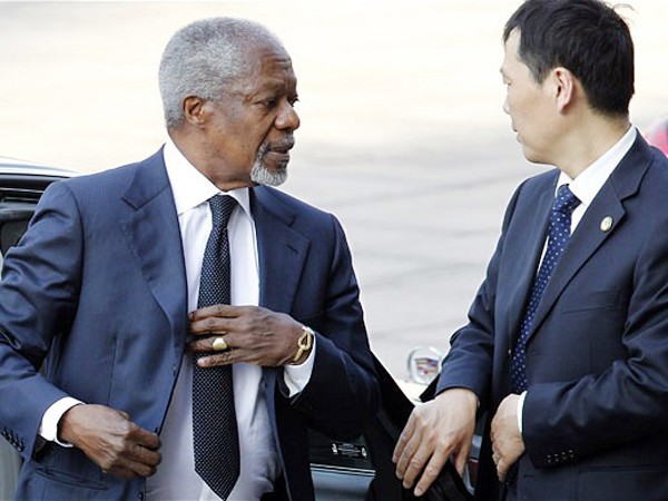 Cựu Tổng Thư ký LHQ, Đặc phái viên Kofi Annan (trái) Ảnh: The Telegraph