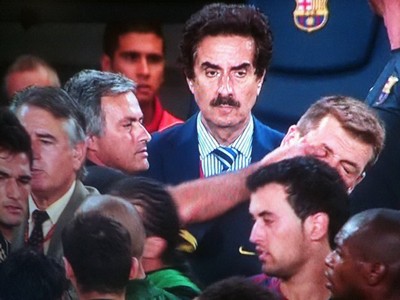 Mourinho tấn công trợ lý của Barcelona