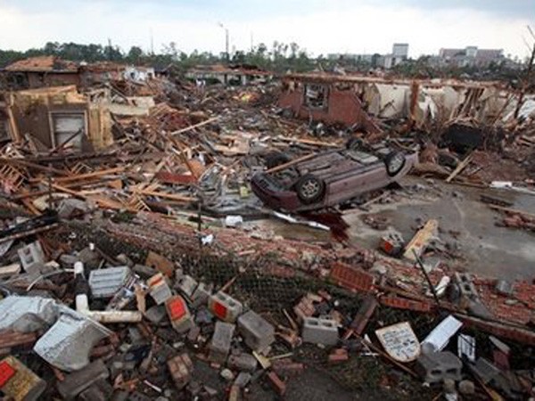 Mỹ: 137 cơn lốc xoáy, 214 người chết