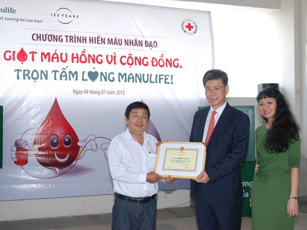 Manulife triển khai chương trình “Giọt máu hồng vì cộng đồng”