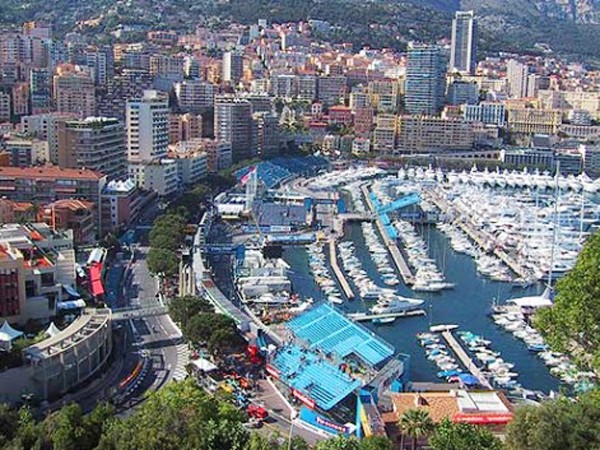 Du thuyền ở cảng Monaco nhìn từ khu giải trí Grand Pix