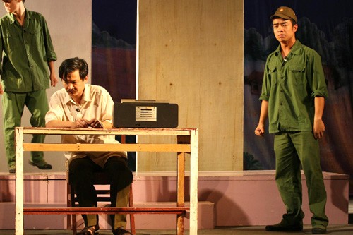 Thủ tướng Nguyễn Tấn Dũng xem vở kịch 'Lời thề thứ chín'