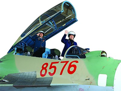 Thủ tướng trên 'hổ mang chúa' Su-30MK2