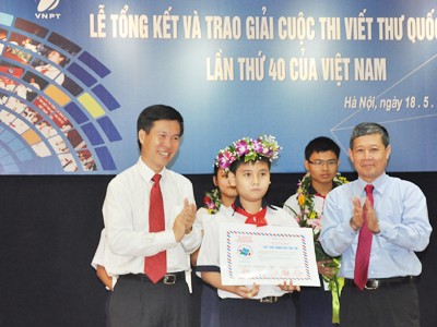 Tặng Huy hiệu Tuổi trẻ sáng tạo cho học sinh đạt giải UPU