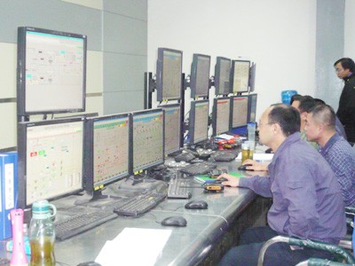 Các kỹ sư Trung Quốc làm việc tại Nhà máy nhiệt điện Cẩm Phả (Quảng Ninh) Ảnh: Phong Cầm