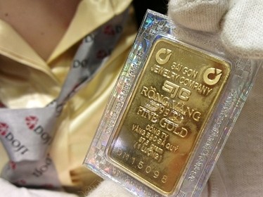 Giá mua bán vàng tăng giảm trái chiều