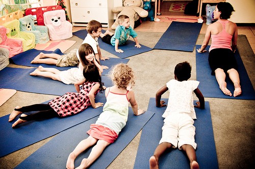 Cho trẻ tập yoga: Lợi bất cập hại
