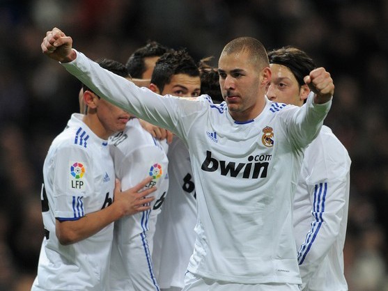 Benzema lập công, Real giành chiến thắng