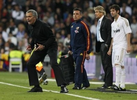 'Mourinho đang đào hố chôn Real Madrid xuống vực thẳm'