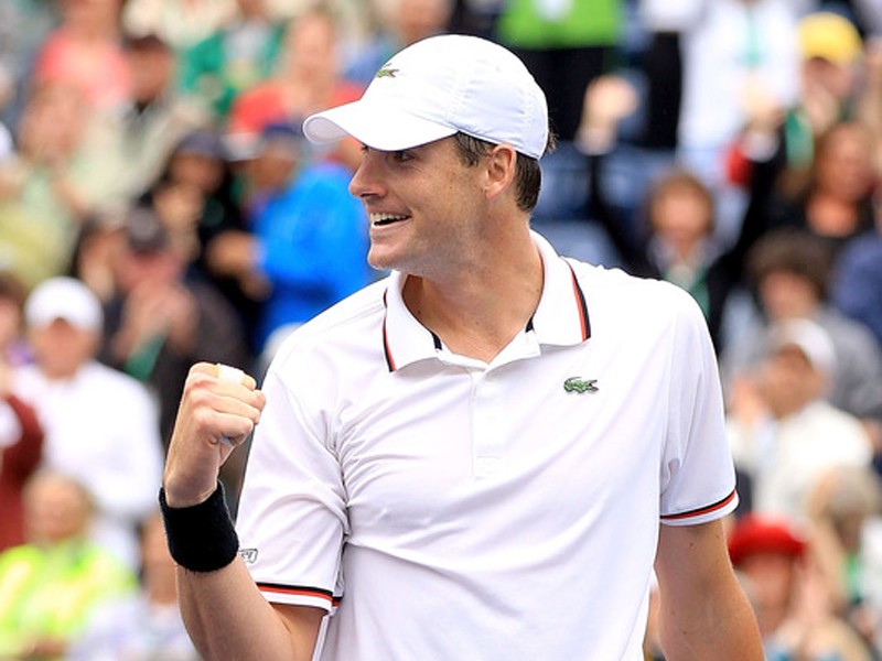John Isner lật đổ Novak Djokovic