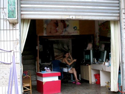 Phố mại dâm giáp biên giới Việt Nam