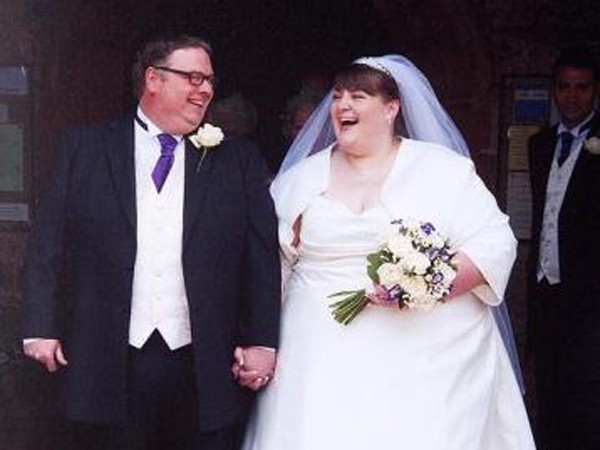 Gặp cô dâu và chú rể “bự” nhất nước Anh