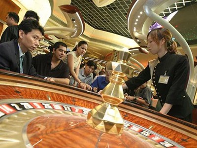 Lo biến thái sang casino