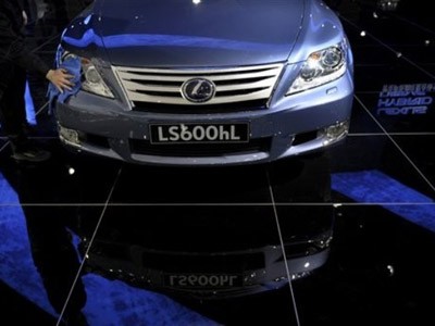 Toyota tạm ngưng bán Lexus LS