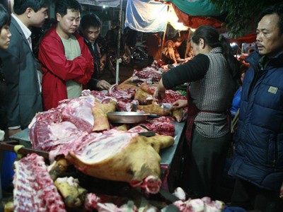 Thịt bê thui và thịt bò ở chợ Viềng