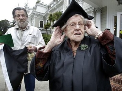 Cụ bà Mỹ tốt nghiệp đại học ở tuổi 94