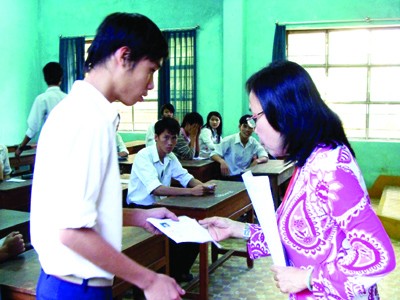 Thí sinh dự thi ĐH Đà Nẵng có cơ hội tốt nghiệp hai bằng ĐH (trong ảnh: kỳ thi tuyển sinh ĐH, CĐ Đà Nẵng năm 2010)
