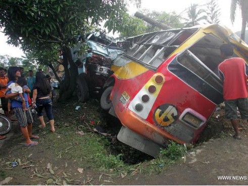 Tai nạn xe buýt, 50 người thương vong
