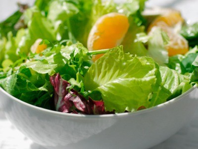 Ăn rau xanh ngăn ngừa bệnh loãng xương