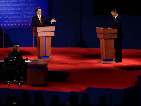Đương kim Tổng thống Mỹ Barack Obama và ứng cử viên đảng Cộng hòa Mitt Romney trong buổi tranh luận đầu tiên diễn ra hôm 3-10