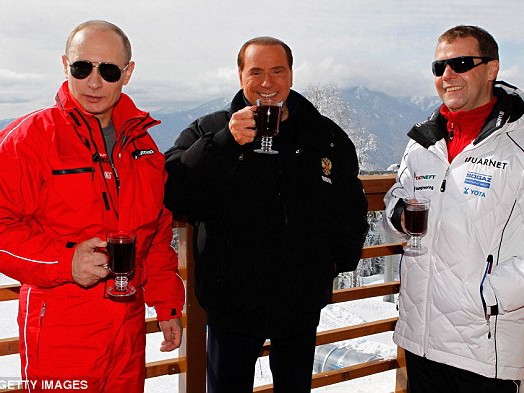 Cựu thủ tướng Italia nâng ly chúc mừng ông Putin