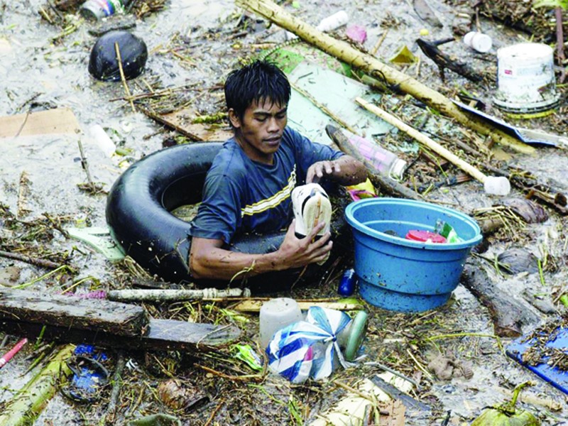 Hơn 652 người Philippines chết vì bão lụt