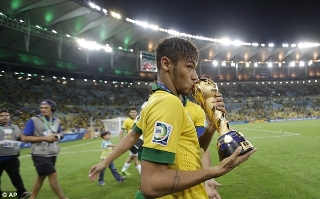 Neymar phải phẫu thuật họng