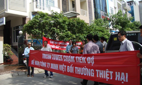 Khách hàng vây trụ sở Công ty Minh Việt