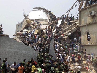 Hiện trường vụ sập nhà làm ít nhất 80 người chết ở Bangladesh