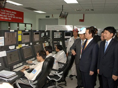 Thủ tướng thăm phòng điều khiển